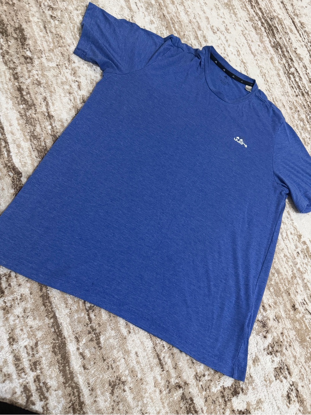 Adidas men’s athletic T-shirt in a nice blue color, size Large (L).